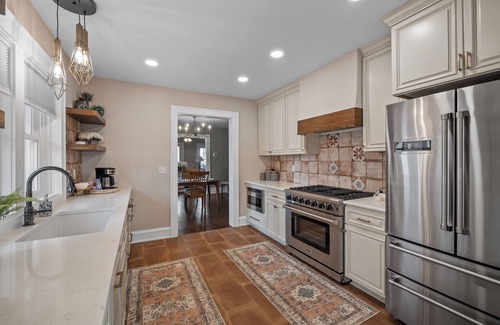 Waupaca House | Spanish Charm 4bed/3bath Downtown Waupaca!
