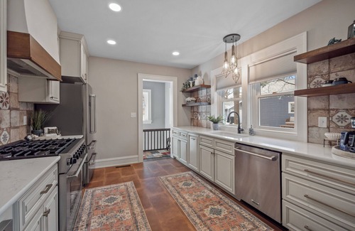 Waupaca House | Spanish Charm 4bed/3bath Downtown Waupaca!