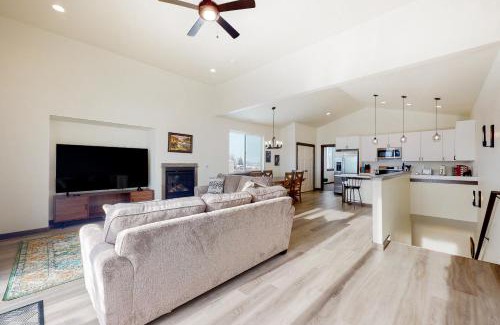 Bozeman House | Spanish Peaks 1