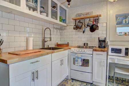Old Town House | Spanish Village Sunshine Cottage