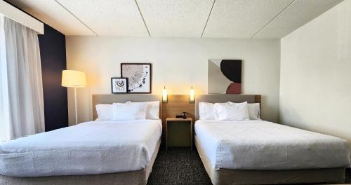California Hotel | Spark by Hilton California Lexington Park