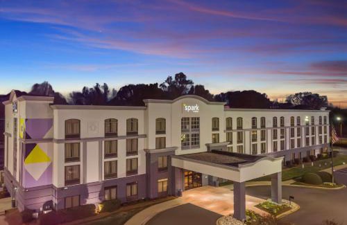 Executive Park Hotel | Spark By Hilton Charlotte Tyvola I-77