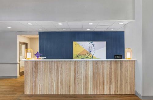 Executive Park Hotel | Spark By Hilton Charlotte Tyvola I-77
