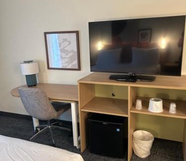 Dothan Hotel | Spark by Hilton Dothan