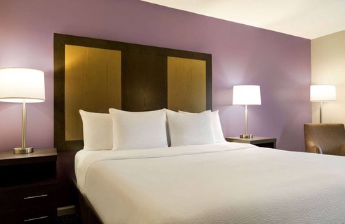 Waldorf Hotel | Spark by Hilton Waldorf
