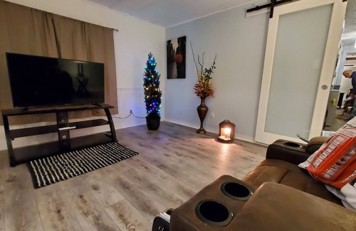 New Victoria House | Sparkling 2 bdrm home a few minutes from beach & lighthouse