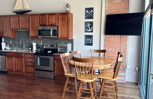 Sandusky Condo | Sparkling clean, family friendly condo right on the water! Cedar Point View!