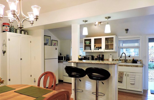 Prescott House | Sparkling Clean, Open Floor Plan, Fireplace, Lanai, 1.25 Acres & 1.6 mi.> Square