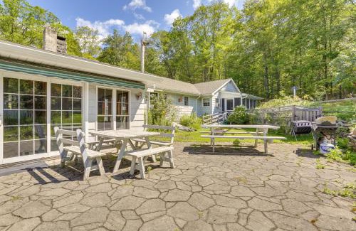 Sparrow Bush House | Sparrow Bush Retreat with Pool and Screened Porch