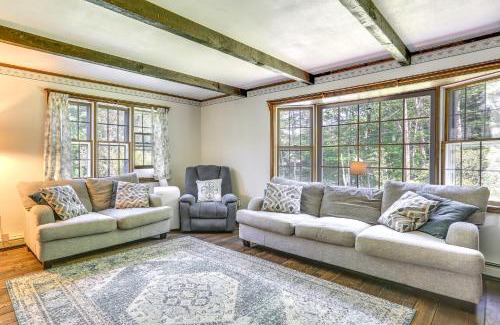Sparrow Bush House | Sparrow Bush Retreat with Pool and Screened Porch