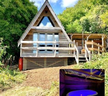 Barham Cabin | Sparrow Cabin Hot Tub