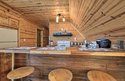 Milledgeville Cabin | Sparta Lake Home w/Deck & Boating Access!