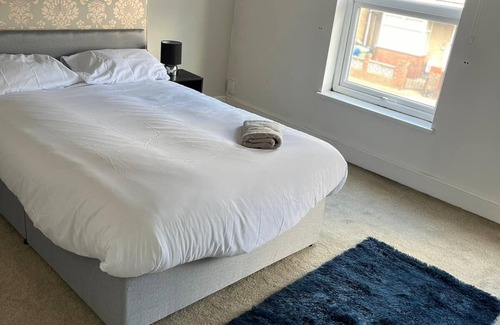 Cleethorpes Apartment | SPECIAL! 5 Bedroom Whole House in Brereton