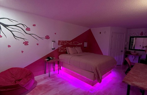 Oxford Hotel | Special boutique hotel in Oxford, Alabama with a variety of themed rooms!
