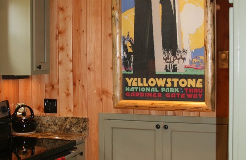 Emigrant Cabin | Special Cabin -Close to Yellowstone w/Remote Setting