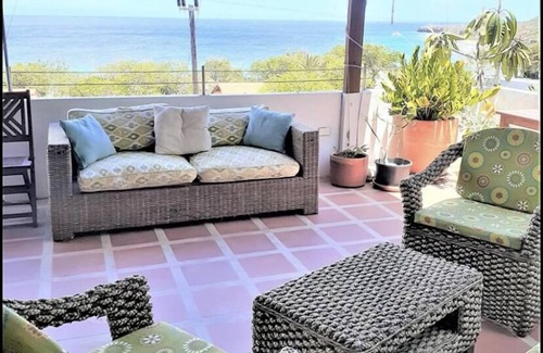 Soto Villa | SPECIAL RATES! Ocean views + private pool, 3-bds/3 baths, kids + pets welcome