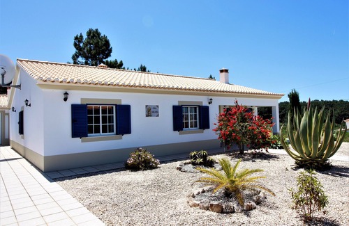 Aljezur Villa | Special villa, in a private location, heated pool, cable TV, high speed fibre