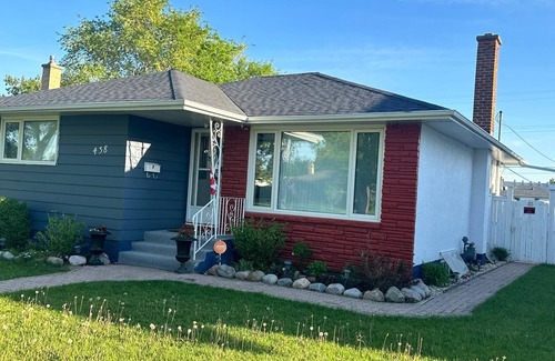East Kildonan House | Specious cozy basement suite