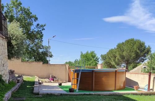 Santiuste de Pedraza House | Spectacular house with garden and pool