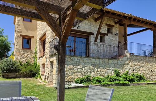 Santiuste de Pedraza House | Spectacular house with garden and pool