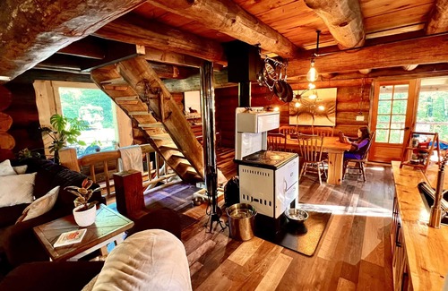 Rapides-des-Joachims Cabin | Spectacular log cabin! Stay in a dream log cabin in the woods