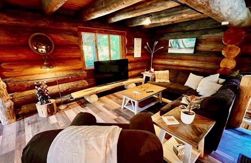 Rapides-des-Joachims Cabin | Spectacular log cabin! Stay in a dream log cabin in the woods
