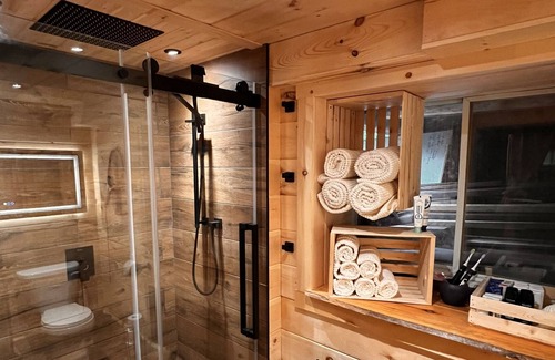Rapides-des-Joachims Cabin | Spectacular log cabin! Stay in a dream log cabin in the woods