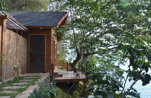 Pasajcap House | Spectacular Lakefront Cabin with luxury outdoor shower