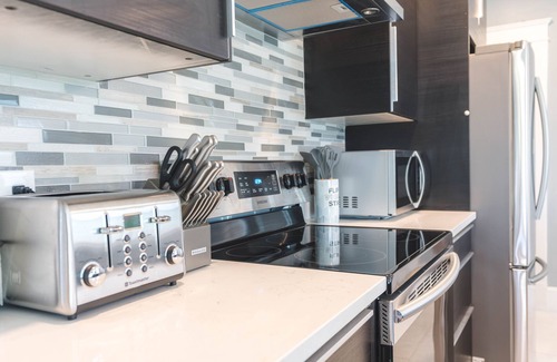Oakdale Apartment | Spectacular 3rd Floor Apt Near Downtown Portland