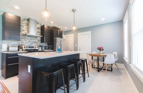 Oakdale Apartment | Spectacular 3rd Floor Apt Near Downtown Portland