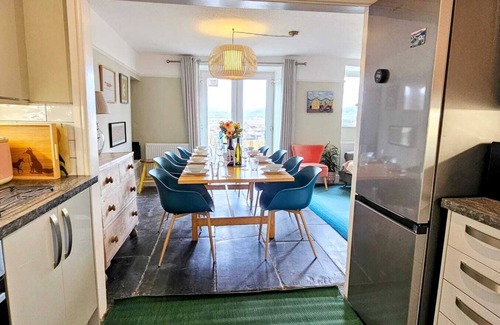 Borth-y-Gest House | Spectacular Harbour and Mountain Views, Porthmadog, Snowdonia, Sleeps 9
