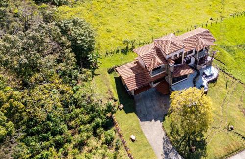 Jaramillo Villa | Spectacular House in Boquete w/King Beds & Hot Tub