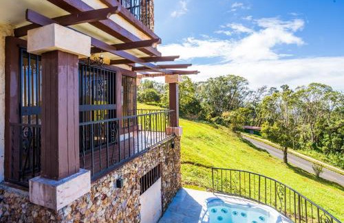 Jaramillo Villa | Spectacular House in Boquete w/King Beds & Hot Tub