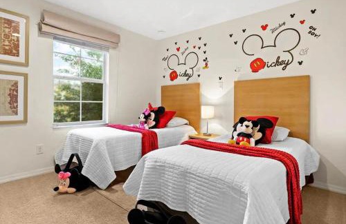 West Kissimmee House | Spectacular House with 3 BR - Private Pool, BBQ - Minutes from Disney!