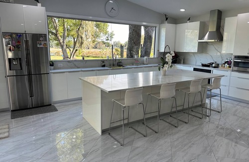 Lutz House | Spectacular Lake Front House