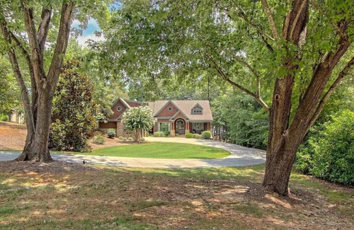 Reed Creek House | Spectacular Lake Home Gated Upscale Neighborhood Very Beautiful Setting