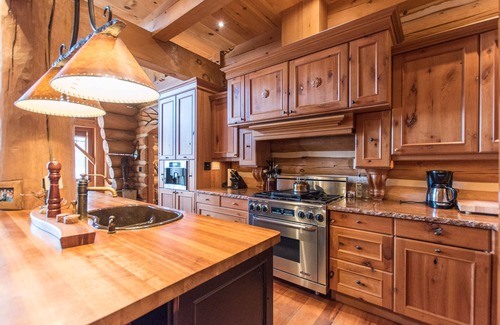 McDougall House | Spectacular Log and Timber Frame Retreat