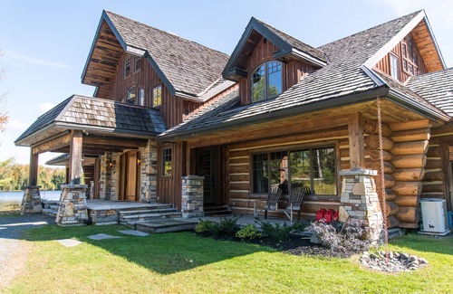 McDougall House | Spectacular Log and Timber Frame Retreat