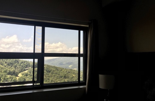 Sugar Mountain Condo | Spectacular Mile High View,Free Wifi-Pool-Smart Tvs-W&D-Gym-No hidden fees !