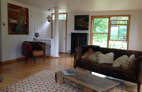 Lyndeborough House | Spectacular Mountain Views, Near Hiking, Art & Culture, Golf, Skiing, Restautant