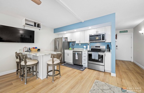 New Smyrna Beach Apartment | Spectacular Ocean View STEPS from the Beach and Pool! 4th Floor Studio!