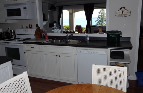 White Rock House | SPECTACULAR OCEAN VIEW Suite