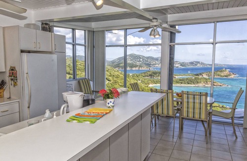 Estate Western Water Island House | Spectacular Ocean Views, Privacy and Resident Managers!