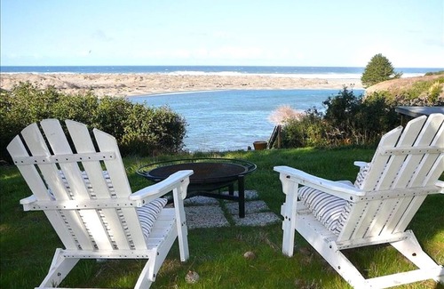 Fort Bragg Cottage | Spectacular Oceanfront with Ocean, River And Sand Dune Views!