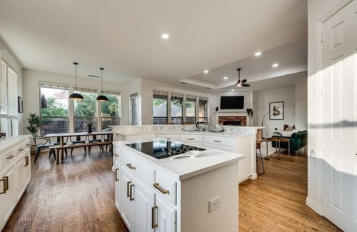 Corinth House | Spectacular pool house with hot tub and cinema