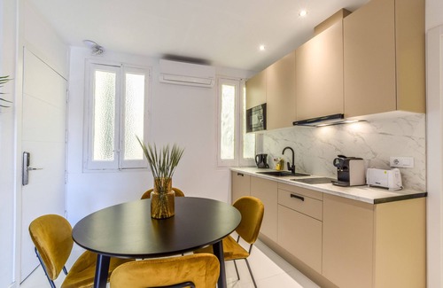 Las Acacias Apartment | Spectacular renovated designer apartment