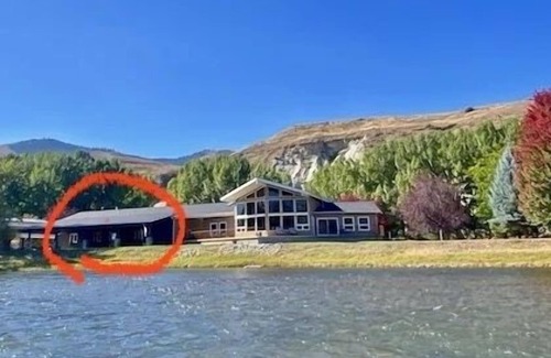 Salmon Cottage | Spectacular Riverfront guest house with unparalleled river & mountain views!
