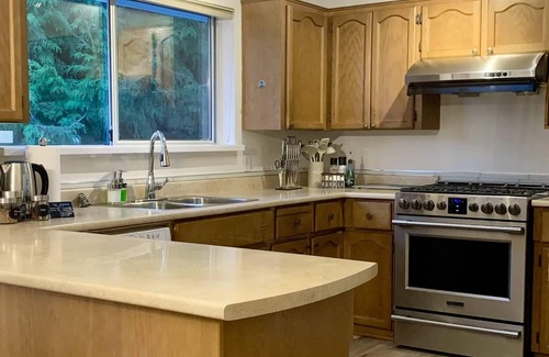 West Porpoise Bay House | Spectacular Sechelt: Entire House on Porpoise Bay