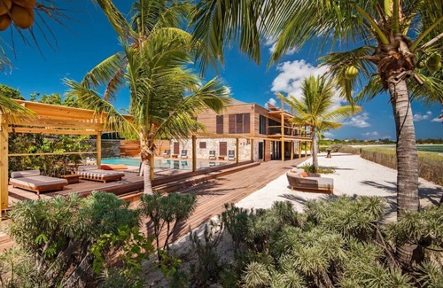 Providenciales Villa | Spectacular spacious 8 bedroom family home