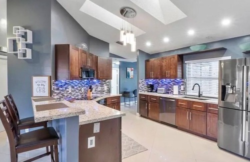 Margate House | Spectacular stylish 4-bedroom home with pool, large screened patio, lake view.